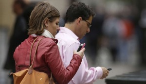 people-using-smartphones